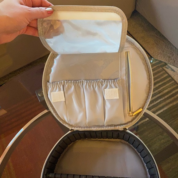 Beautiful marbled make up travel case - Picture 10 of 11